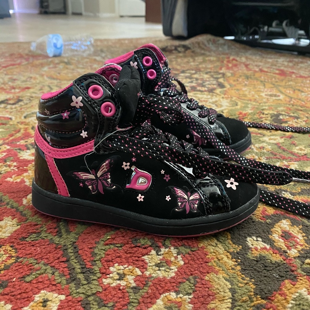 Girls sneakers